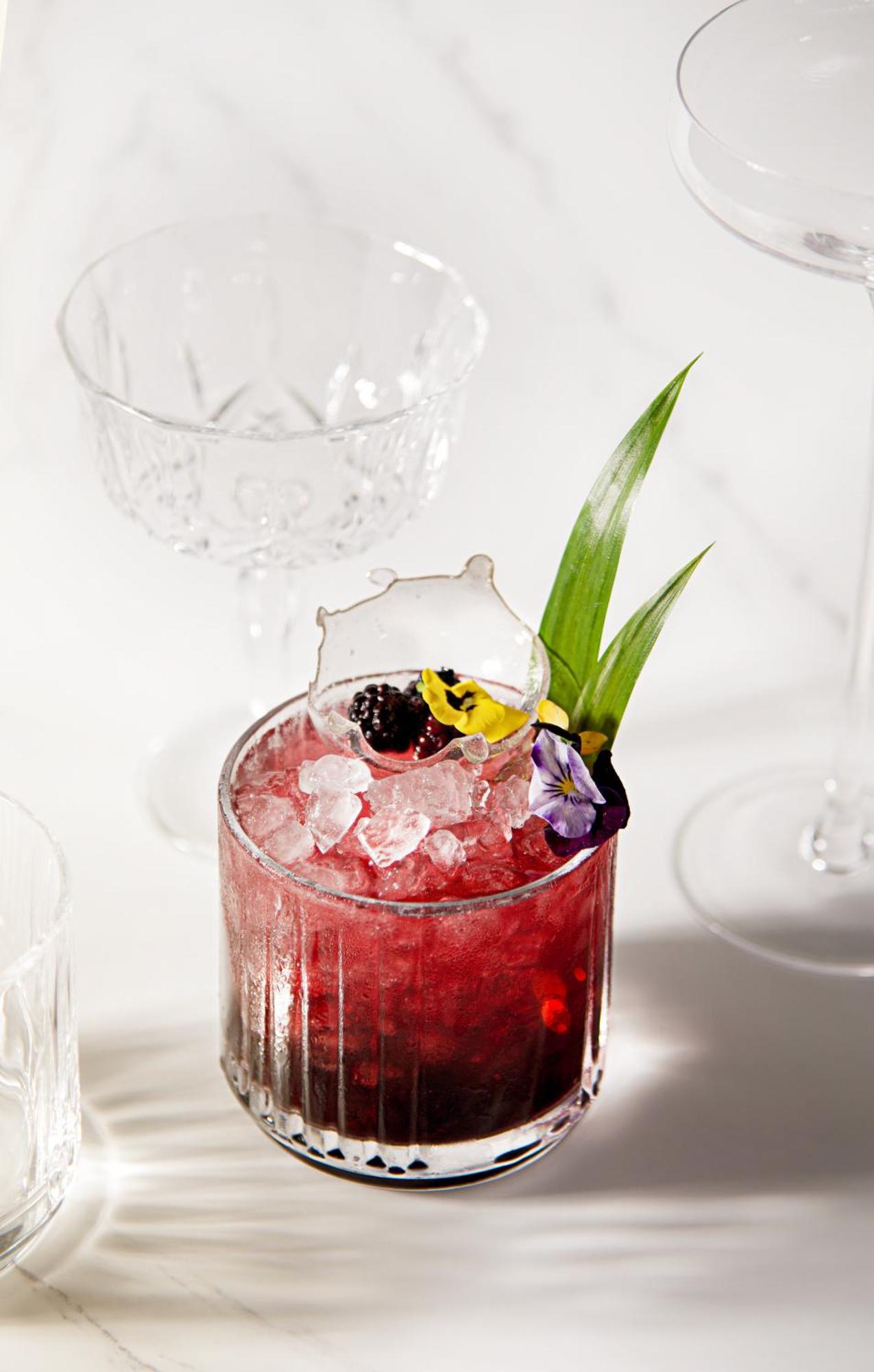 Mai House Saigon Hotel Ho Chi Minh Zewnętrze zdjęcie A cocktail garnished with edible flowers