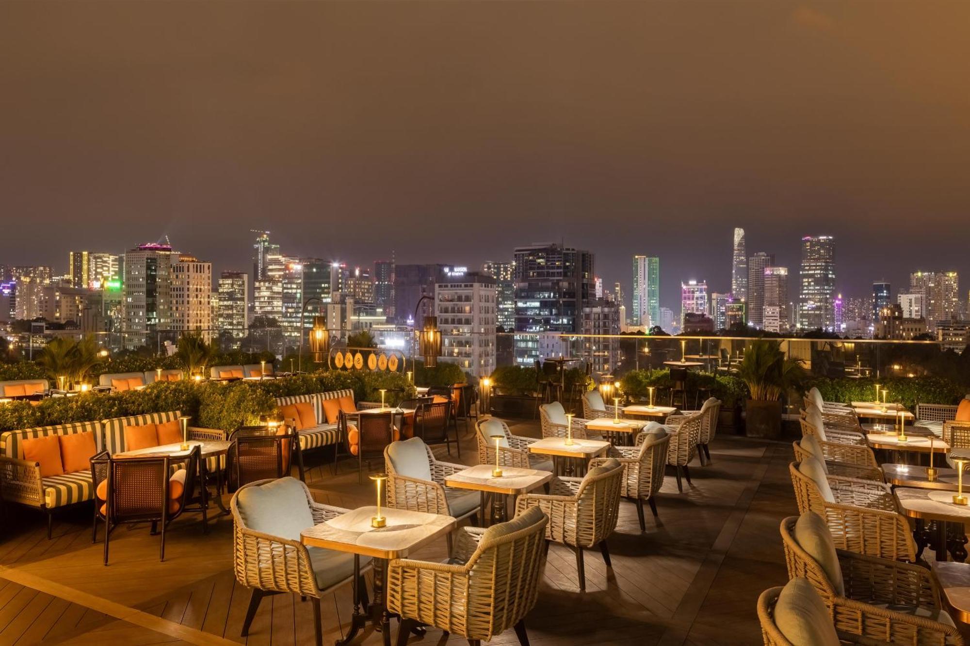 Mai House Saigon Hotel Ho Chi Minh Zewnętrze zdjęcie The View Rooftop Bar