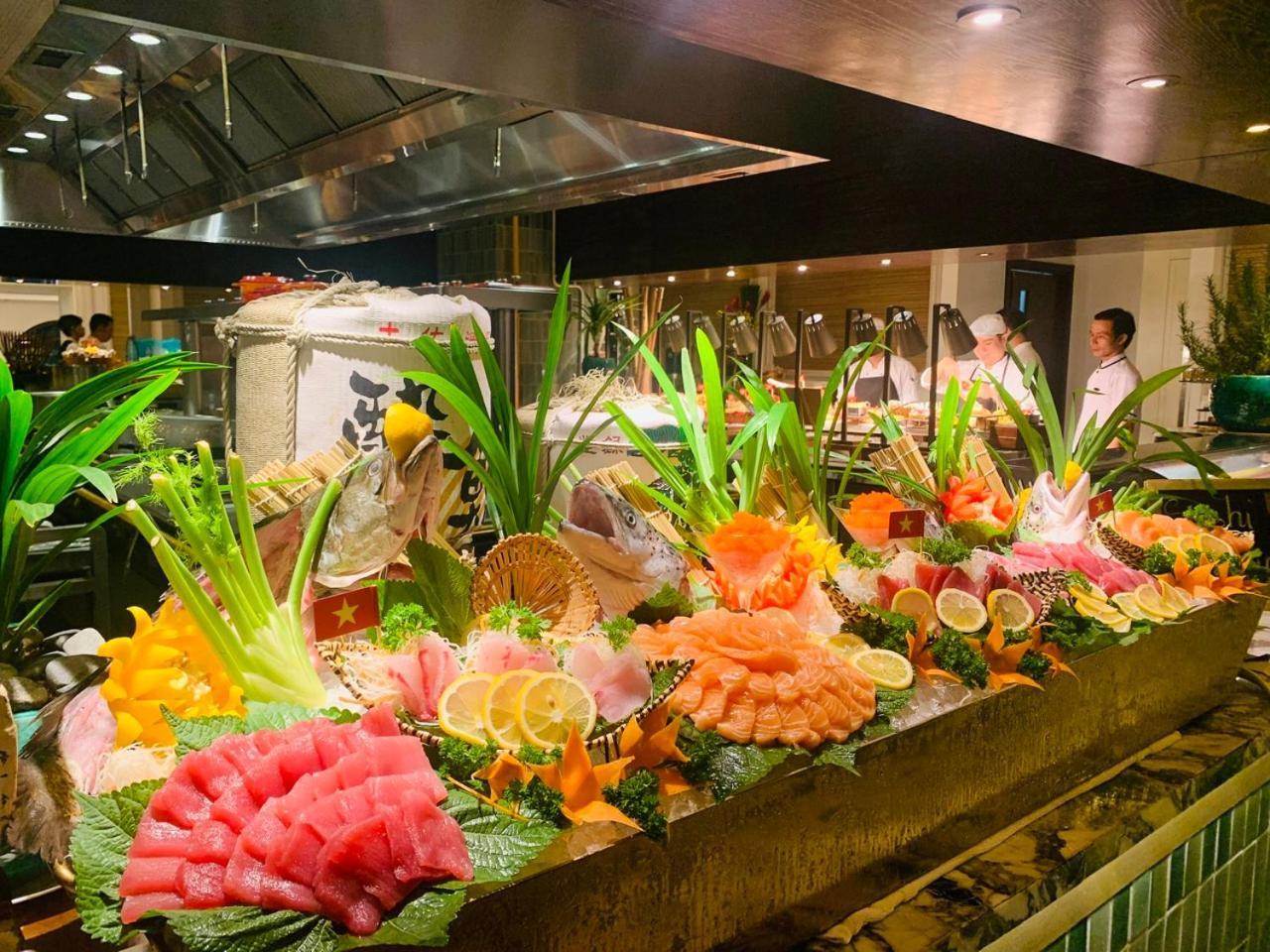 Mai House Saigon Hotel Ho Chi Minh Zewnętrze zdjęcie Seafood buffet at a hotel