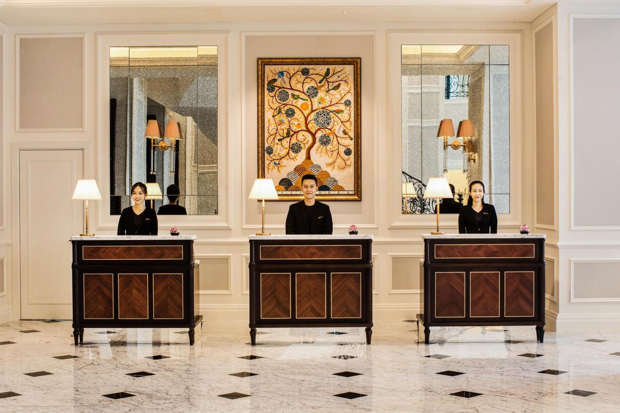 Mai House Saigon Hotel Ho Chi Minh Zewnętrze zdjęcie Concierge desks at the Four Seasons Hotel, London
